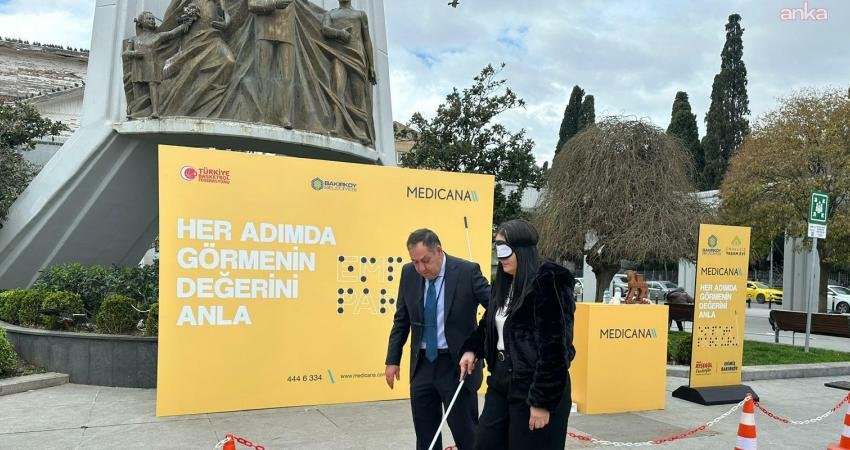 Bakırköy Belediyesi’nin düzenlediği "Empatiyle Bak" farkındalık etkinliği kapsamında Cumhuriyet Meydanı’nda