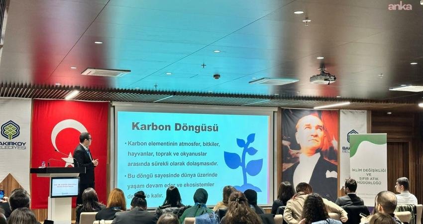 Bakırköy Belediyesi ev sahipliğinde düzenlenen eğitimde üniversitelerden gelen öğretim görevlileri