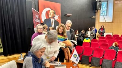 Bakırköy Belediyesi’nin her cuma İspirtohane Kültür Merkezi’nde düzenlediği "Bakırköy Muhabbeti"