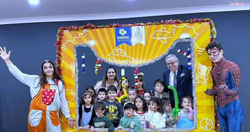 Bandırma Belediye Başkanı Dursun Mirza, oğlu Umut Çınar ile birlikte