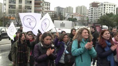 'Barışa İhtiyacım Var Kadın İnisiyatifi' Suriye'nin kuzeyindeki gelişmelerle ilgili Kadıköy'de