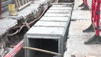 İzmir Büyükşehir Belediyesi İZSU Genel Müdürlüğü’nün Sevgi Yolu’nda yürüttüğü yağmur