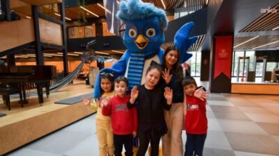 Beylikdüzü Belediyesi tarafından düzenlenen 11'inci Yarıyıl Şenliği, renkli görüntülere sahne oluyor.