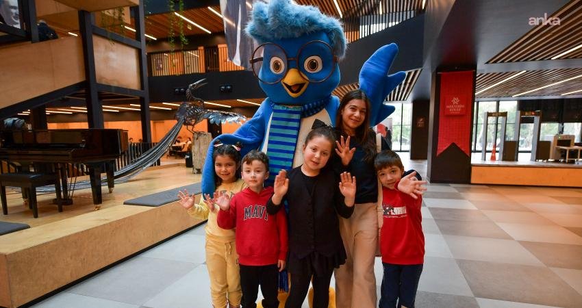 Beylikdüzü Belediyesi tarafından düzenlenen 11'inci Yarıyıl Şenliği, renkli görüntülere sahne oluyor.