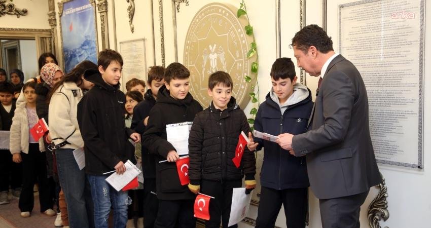 Beypazarı Belediyesi’nden karnesini getiren öğrencilere sinema bileti hediyesi Beypazarı Belediyesi, yarıyıl tatilinin başlamasıyla çocuklar için düzenlediği etkinlik kapsamında