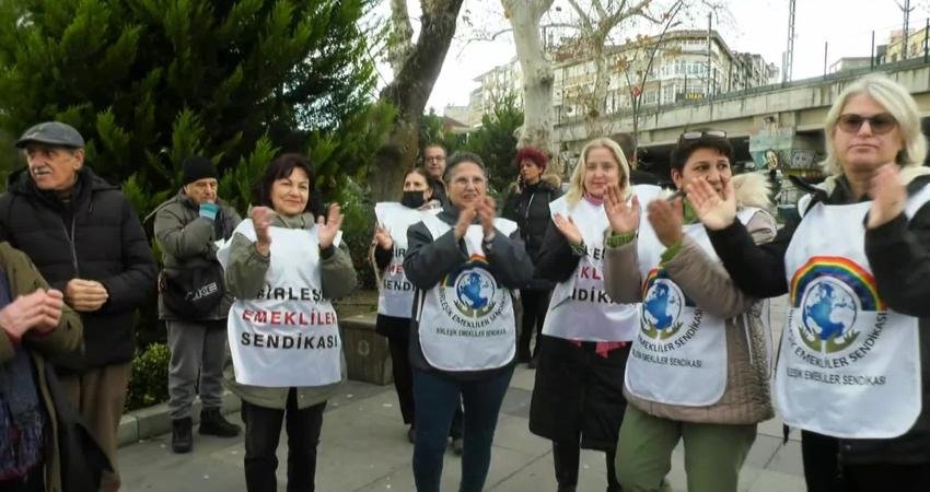 Birleşik Emekliler Sendikası süresiz oturma eylemi başlattı… Birleşik Emekliler Sendikası, emekli maaşlarına TÜİK rakamları doğrultusunda yapılan 12,19'luk