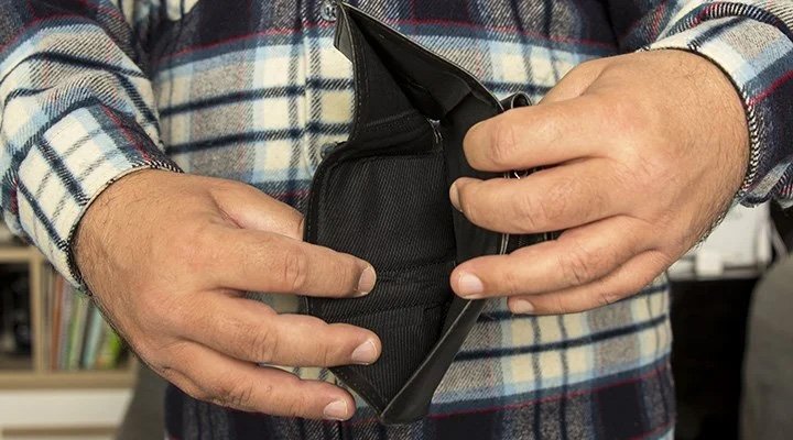 Bir sabah ansızın saygısız uyanmadık. Ama her susuşta biraz daha