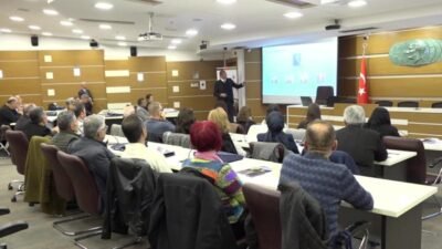 Bornova Belediyesi’nin öncülüğünde hayata geçirilen Bornova Muhtarlar Akademisi, muhtarları dijital