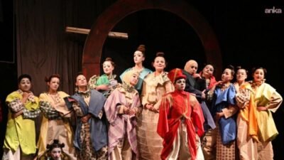 Bozüyük Belediyesi Gençlik Tiyatrosu’nun sahnelediği "Dört Küçük Yaprağı Vardı Ağacımın