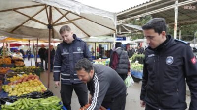 Burhaniye Belediyesi Zabıta Müdürlüğü ekipleri, ilçe genelinde kurulan semt pazarlarında