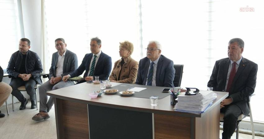 Burhaniye’de 2026 yılının ilk muhtarlar toplantısı, Burhaniye Belediye Başkanı Ali