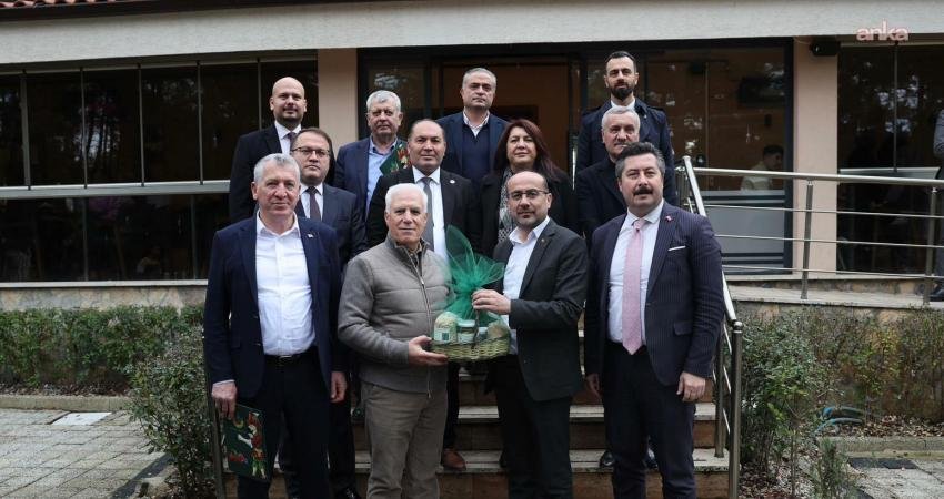 Bursa Büyükşehir Belediye Başkanı Bozbey, Belediye Başkanları Toplantısı’nda konuştu: “Bu kent hepimizin, bu kente karşı hepimiz sorumluyuz” Kenti bütüncül bir yaklaşımla ele almak amacıyla düzenlenen Belediye Başkanları