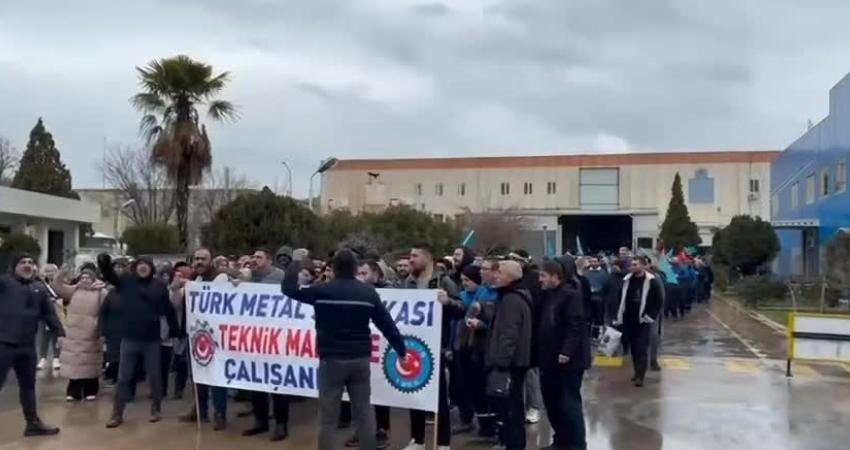 Bursa’da Türk Metal Sendikası üyesi işçiler, işverenin TİS teklifini fabrikalarda protesto etti Türk Metal Sendikası ile Türkiye Metal Sanayicileri Sendikası (MESS) arasında