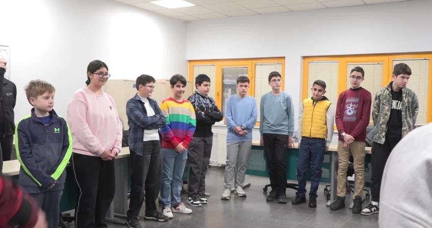 Bursa Büyükşehir Belediyesi’nin “Yarıyıl Şenliği” etkinliklerine katılan öğrenciler, BURULAŞ tesislerini