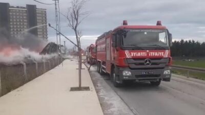 Büyükçekmece'de bir fabrikaya ait açık alanda palet ve plastik kasalarda