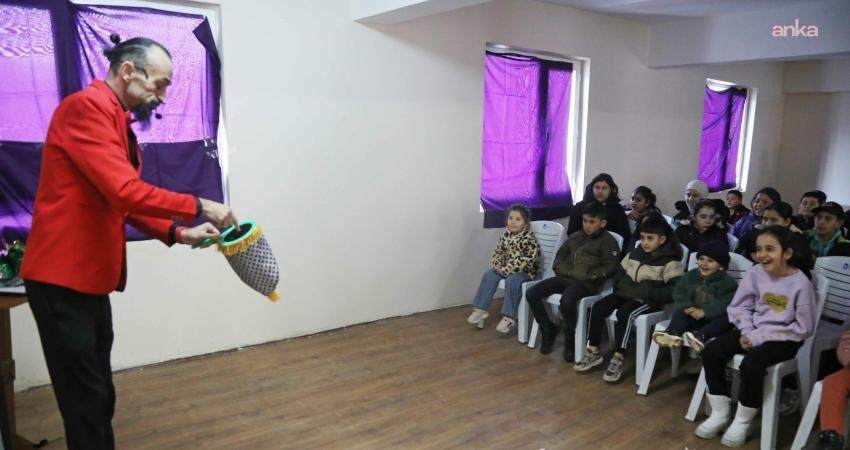 Çankaya Belediyesi’nden Karahasanlı çocuklar için “Sömestir Karne Şenliği” Çankaya Belediyesi, Karahasanlı Köyü’nde düzenlediği Sömestir Karne Şenliği’nde öğrencilerin, hem