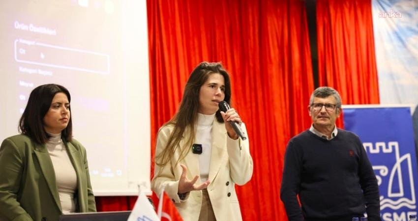 Çeşme Belediye Başkanı Denizli, “Dijital Çiftçilik” projesiyle ilgili üreticilere bilgi verdi Çeşme Belediyesi, 15. Uluslararası Alaçatı Ot Festivali’nin tarım vizyonunu yılın