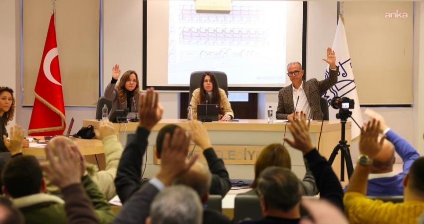 Çeşme Belediyesi Olağanüstü Meclis Toplantısı’nda, ilçenin yaklaşık 20 yıldır gündeminde