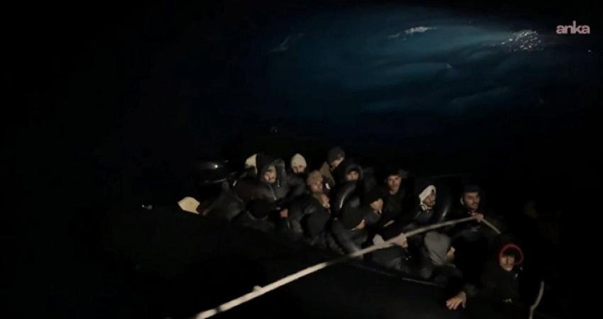 İzmir’in Çeşme ve Seferihisar ilçeleri açıklarında Sahil Güvenlik Komutanlığı ekiplerince