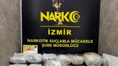 İzmir'in Çeşme ilçesinde uyuşturucu operasyonunda, bir araçta yapılan aramada 65