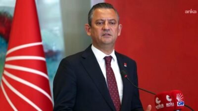 CHP Genel Başkanı Özgür Özel, eski Dışişleri Bakanı İsmail Cem'i