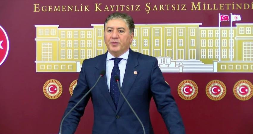 CHP Grup Başkanvekili Murat Emir, Genel Kurul salonunda bulunmayan bir