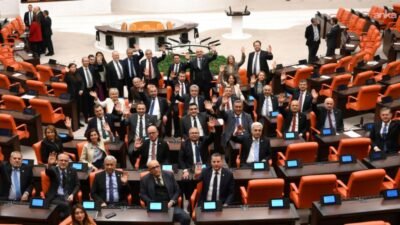 CHP Grup Başkanvekili Gökhan Günaydın, TBMM Genel Kurulu'nda başlattıkları "Meclis'i