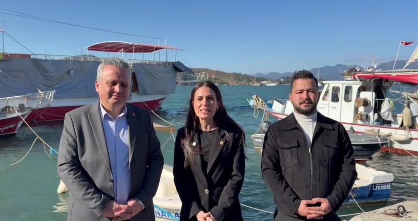 CHP Muğla Milletvekili Gizem Özcan, Fethiye Körfezi’ndeki kirliliğe dikkati çekerek,