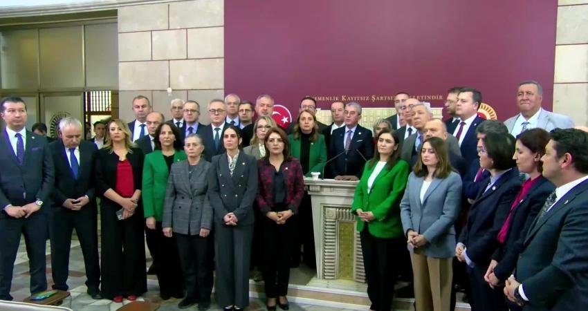 CHP’den, asgari ücretin 39 bin lira olması için “Meclis’i terk etmeme” eylemi CHP Grup Başkanvekili Gökhan Günaydın, asgari ücretin 39 bin liraya çıkartılması