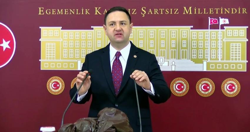 CHP’li Akdoğan: “Yarın Silivri’de Aziz İhsan Aktaş duruşmasını takip edeceğiz. Aktaş, başsavcının elindeki değnektir” CHP Ankara Milletvekili Umut Akdoğan, Silivri'de yarın başlayacak Aziz İhsan