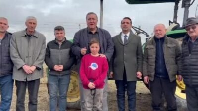 CHP Niğde Milletvekili Ömer Fethi Gürer, Ankara’nın Haymana ilçesinde çiftçilerle