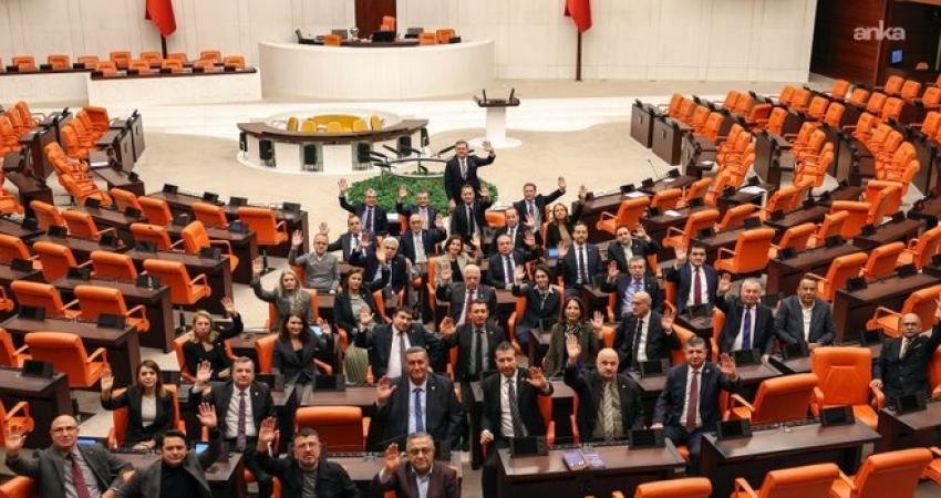 CHP Şanlıurfa Milletvekili Mahmut Tanal, CHP milletvekillerinin asgari ücretin 39