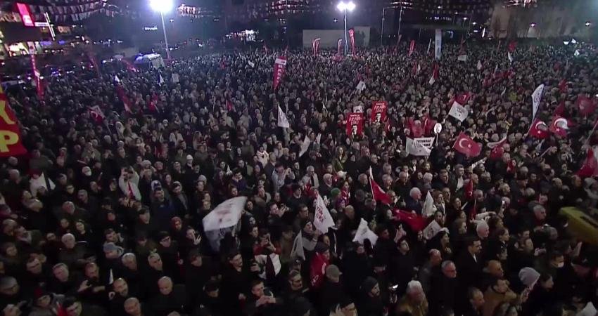 CHP Genel Başkanı Özgür Özel, AK Parti iktidarının Türkiye'yi yoksullukta,