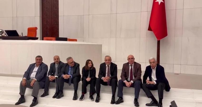 CHP'lilerin, en düşük emekli maaşının artırılması için başlattığı "Meclis'i terk