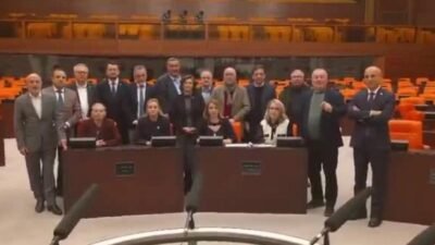 CHP İstanbul Milletvekili Cemal Enginyurt, CHP'nin başlattığı "Meclis'i terk etmeme" eyleminde,