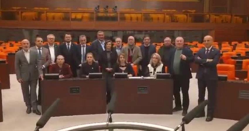 CHP İstanbul Milletvekili Cemal Enginyurt, CHP'nin başlattığı "Meclis'i terk etmeme" eyleminde,