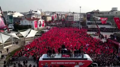 CHP Genel Başkanı Özgür Özel, Hatay'da deprem bölgesinde teslim edilen konutlar