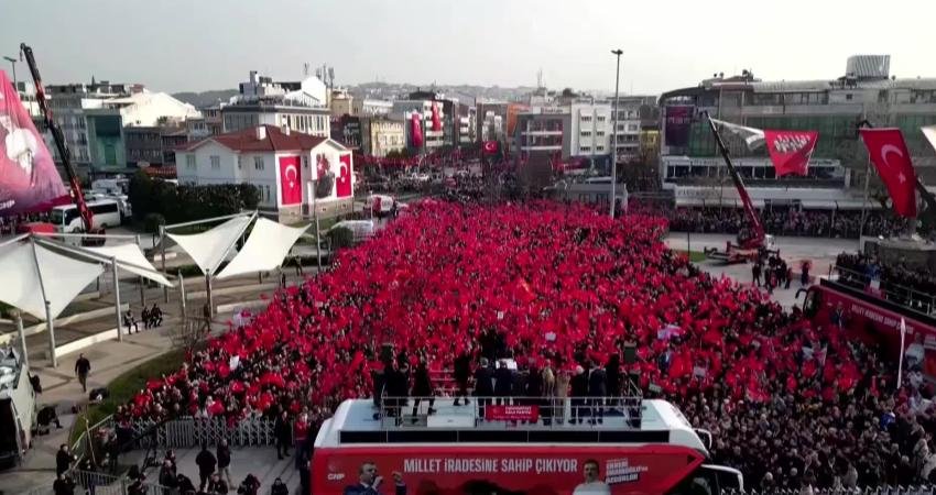 CHP Genel Başkanı Özgür Özel, Hatay'da deprem bölgesinde teslim edilen konutlar