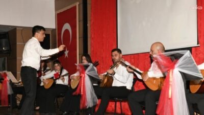 Çiğli Belediyesi bağlama kursiyerleri, “Sazımız Elimizde, Türküler Dilimizde” etkinliğiyle Fakir