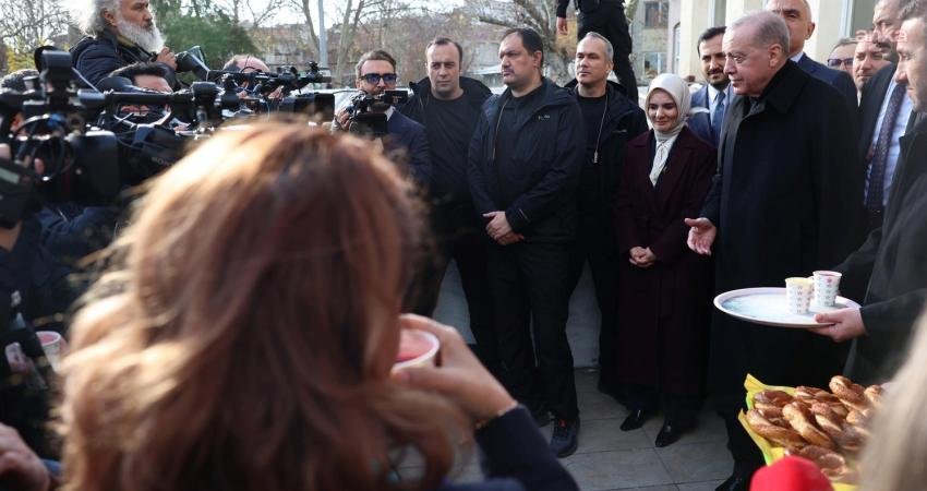 Cumhurbaşkanı Recep Tayyip Erdoğan, İstanbul'da yaptığı bir ziyaretin ardından kendisini