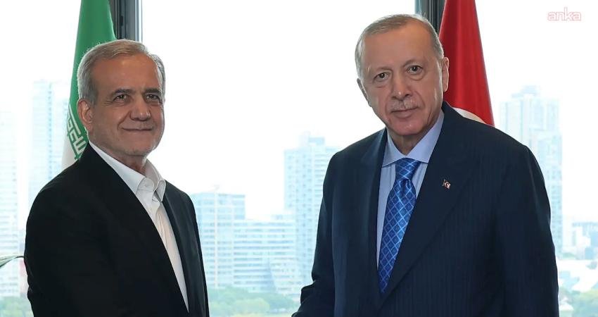 Cumhurbaşkanı Erdoğan, İran Cumhurbaşkanı Pezeşkiyan ile telefonda görüştü: Türkiye, İran ile ABD arasında kolaylaştırıcı rol üstlenmeye hazır Cumhurbaşkanı Recep Tayyip Erdoğan, İran Cumhurbaşkanı Mesud Pezeşkiyan ile yaptığı