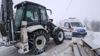 Elazığ'da etkisini devam ettiren yoğun kar yağışı nedeniyle 320 köye ulaşım