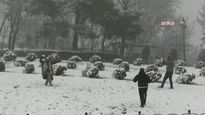 Olumsuz hava koşulları beklentisiyle okulların tatil edildiği İstanbul'da saat 17.20