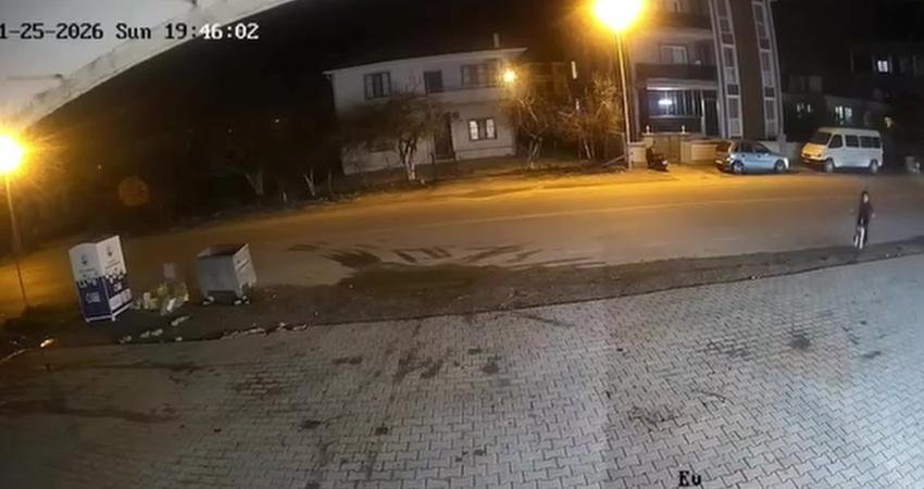 Dalaman’da hızla seyreden otomobilin çarptığı çocuk yoğun bakıma kaldırıldı Dalaman'da bisikletiyle gezen 9 yaşındaki çocuk, otomobilin çarpmasıyla metrelerce sürüklendi.