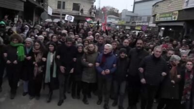Suriye'deki çatışmaları protesto etmek amacıyla Şanlıurfa’nın Suruç ilçesinde DEM Parti