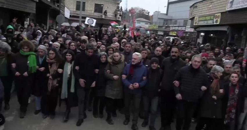 Suriye'deki çatışmaları protesto etmek amacıyla Şanlıurfa’nın Suruç ilçesinde DEM Parti