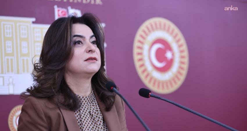 DEM Partili Kılıç Koçyiğit: “Çocukların donarak ölmesine yol açan bu kuşatma, savaş değil sivilleri hedef alan bilinçli bir yok etme politikasıdır” DEM Parti Grup Başkanvekili Gülistan Kılıç Koçyiğit, Kobani'de dört çocuğun soğuktan