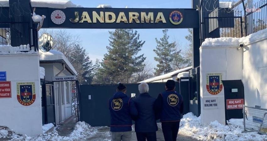 Diyarbakır’da çeşitli suçlardan aranan 140 zanlı yakalandı Diyarbakır’da çeşitli suçlardan aranan 140 zanlı, jandarma ekiplerinin çalışması sonucu