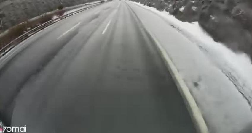 Diyarbakır-Şanlıurfa kara yolunda hızla ilerleyen otomobilin kontrolden çıkıp yolun dışına