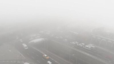 Diyarbakır’da dün akşam saatlerinden itibaren etkili olan yoğun sis, kent